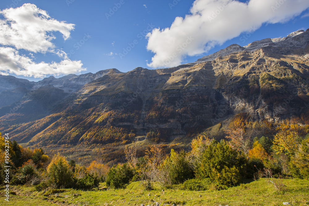 Fototapeta premium Otoño en los Pirineos