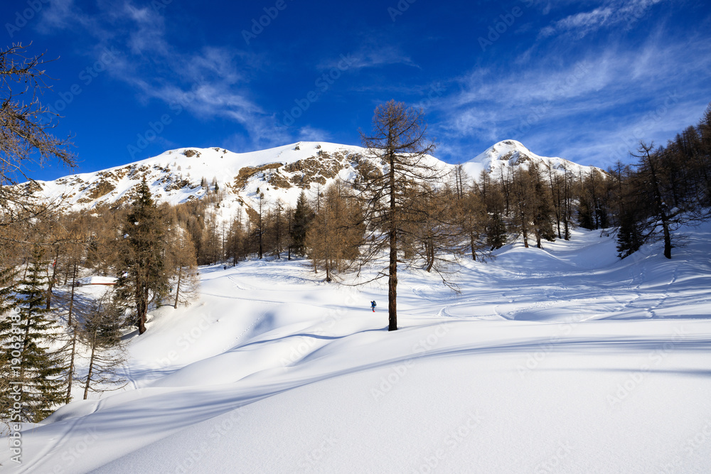panorama invernale, salendo verso il pizzo Foisc, nelle alpi Lepontine (Svizzera) panorama invernale, salendo verso il pizzo Foisc, nelle alpi Lepontine (Svizzera)