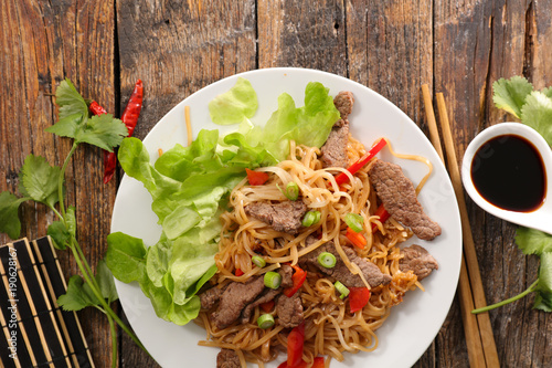 fried chinese noodles with beef and vegetable