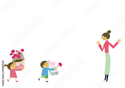 プレゼントを贈る子供と母親。母の日。記念日。誕生日。