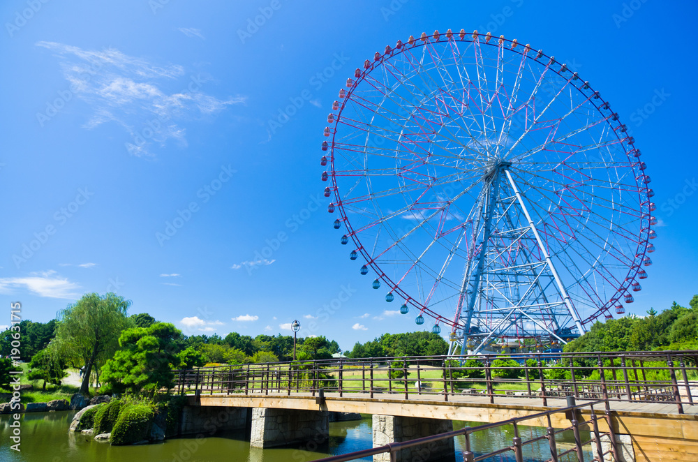葛西臨海公園の大観覧車 / A large Ferris wheel in Kasai Rinkai Park. Edogawa, Tokyo, Japan.
