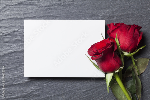 Fototapeta Naklejka Na Ścianę i Meble -  Red rose with a blank white card for your message