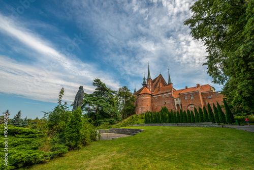 Frombork i pomnik Mikołaja Kopernika photo