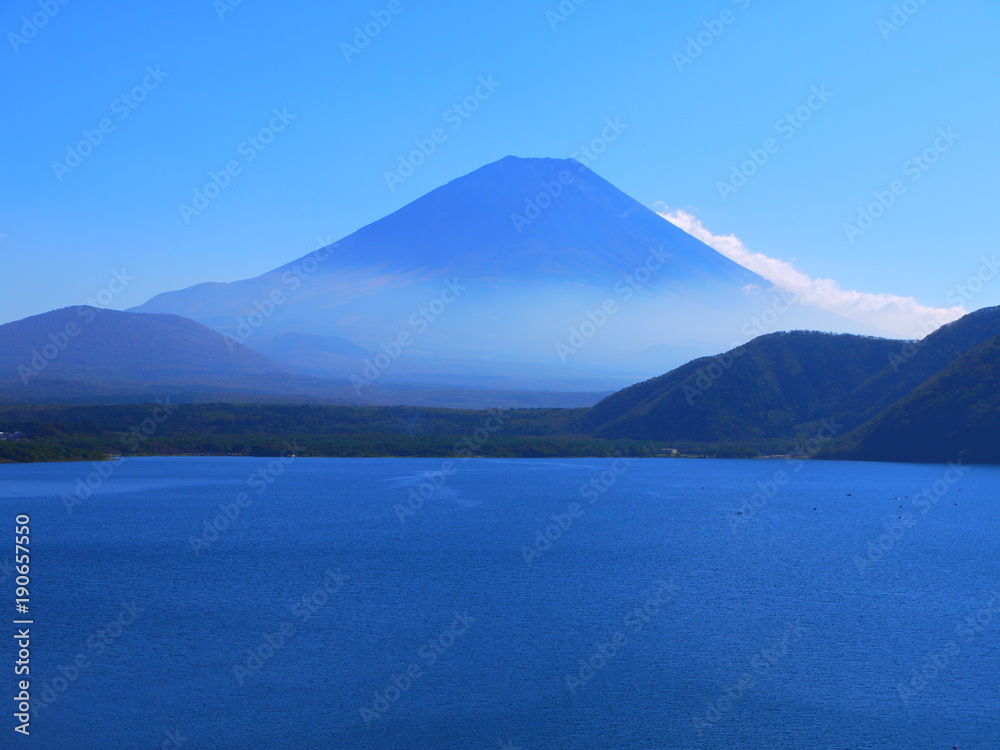 富士山。本栖湖　山梨　日本。10月中旬。