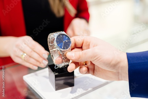 Obraz na płótnie Young elegant man buying wrist watch in jewelry store w salonie