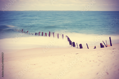 Alte rostige Buhnen am Strand von Sylt, Vintage Look