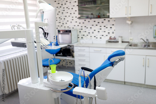 Dental ordination with blue dental chair © luckybusiness