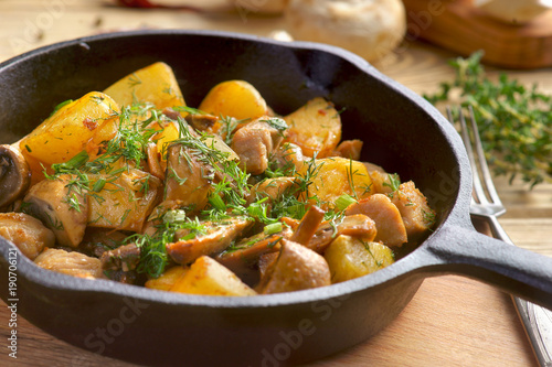 potatoes fried with mushrooms and chicken