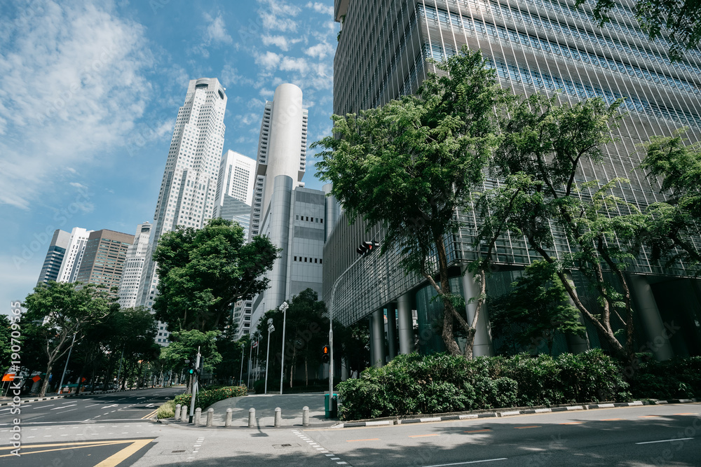 Obraz premium Central street in downtown district at Singapore city at sunny day. No cars on the road