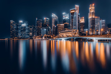 Fotobehang Singapore Singapore downtown weerspiegeld in water  © Ivan Kurmyshov