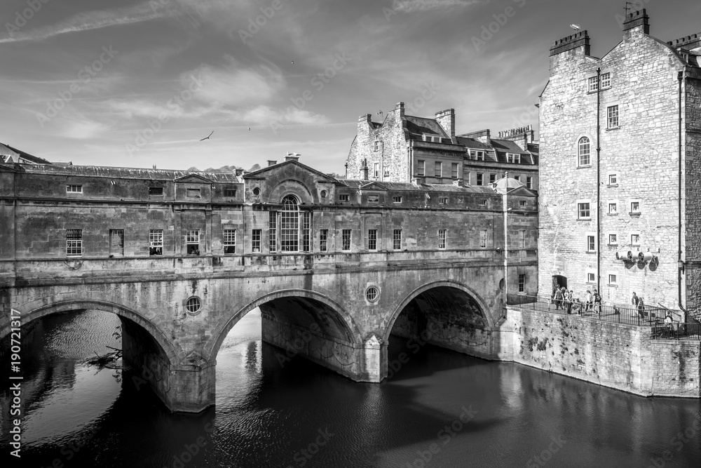 Obraz premium the old bridge in bath