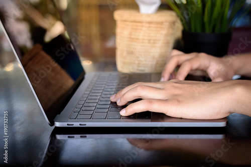 Typing keyborad of laptop on the table