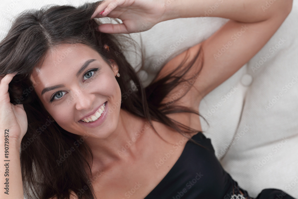 Naklejka premium Close-up portrait of a beautiful young girl