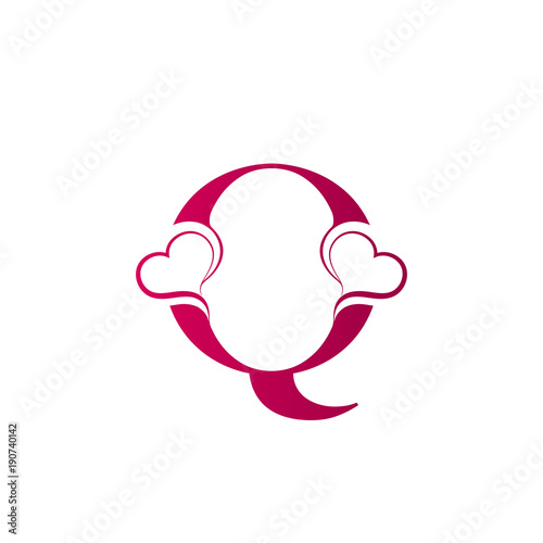 Q letter logo with heart icon, valentines day concept