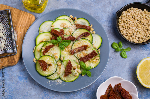 Slices raw zucchini