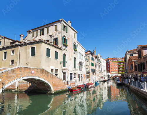 Fotótapéta The canals of Venice on a bright sunny day, Italy
