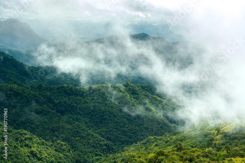 Fog and mountains that care for the season of lonely people, or go with the family on the day of the festival, then enjoy the winter.