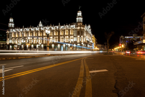 Street urban Langzeitbelichtung in der Nacht in Havanna Kuba