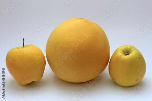 Tablou pe pânză tasty ripe apples and citrus