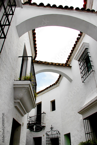 Canvas Print white archways on a Spanish building