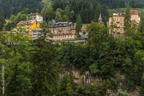 Mondäne Hotels oberhalb der Schlucht in Bad Gastein © zauberblicke