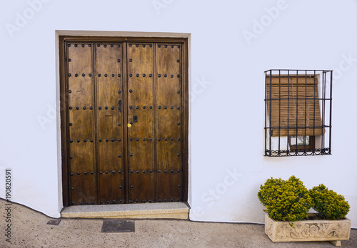 Pueblos bonitos de España, Zuheros, Córdoba, Andalucía, puertas típicas