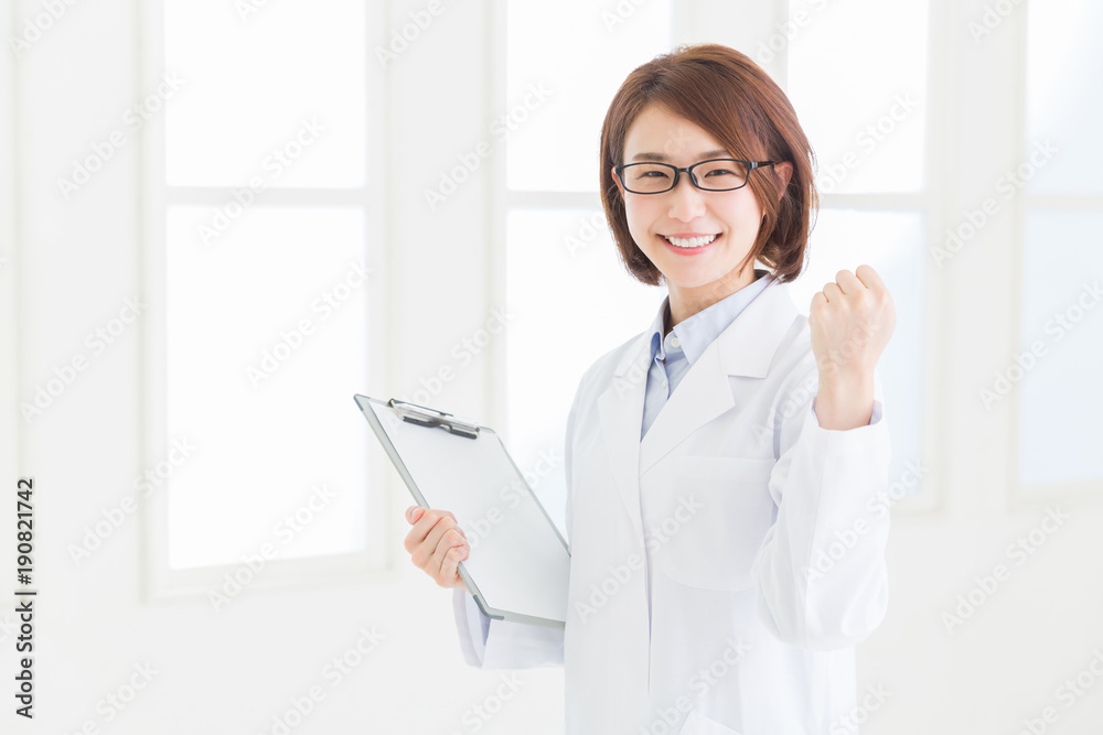 白衣の女性　問診票