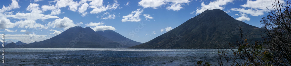 Volcan San Pedro et volcan de Atitlán, Guatemala