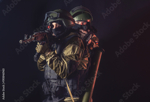 soldiers of the elite special purpose units