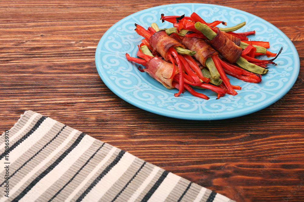 Delicious bacon-wrapped green beans and pepper bell, healthy and Delicious bacon-wrapped green beans and pepper bell, healthy and