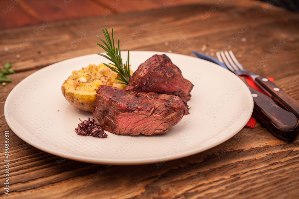 Rinderfilet Stock-Foto | Adobe Stock