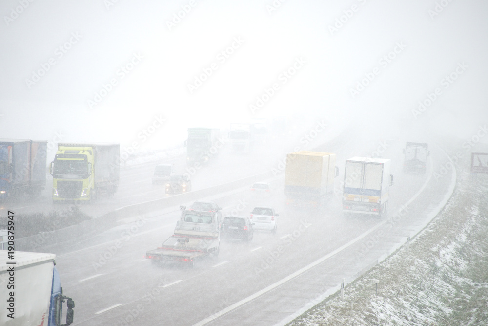 Obraz premium Autobahn im Winter