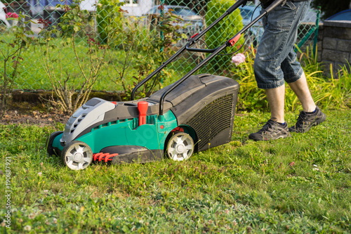 Foto man with a lawn mower, gardening