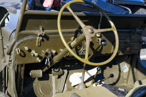 WWII Jeep: Details of Steering Wheel