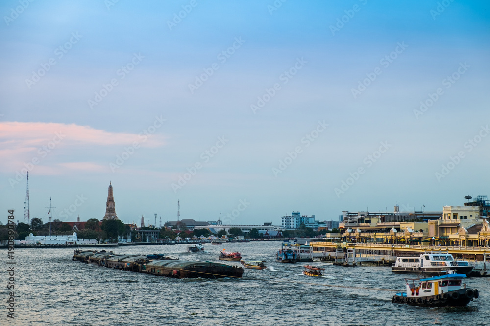 Chao Phraya in the evening with pagoda Arun temple