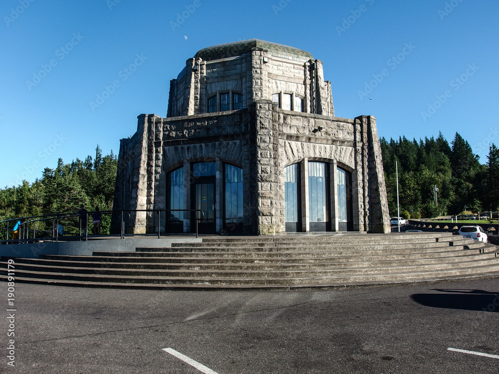 Obraz premium Beautiful landscape from Vista House in Oregon state