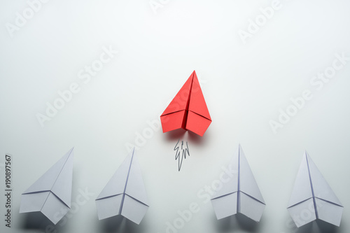 Canvastavla Red paper plane leader concept