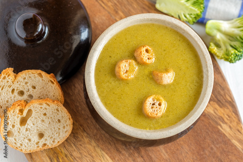 Vegetarian cream soup with broccoli and croutons.