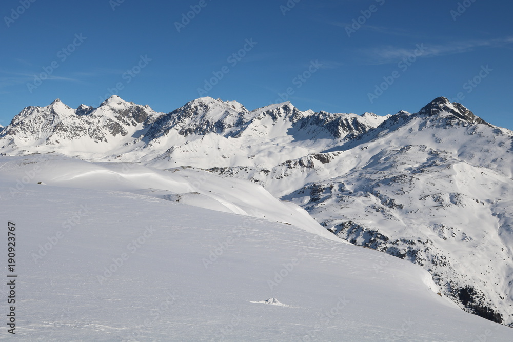 Skitourenparadies Bivio
Blick von Crap da Radons 2370m
auf Piz d´Err- Gruppe.