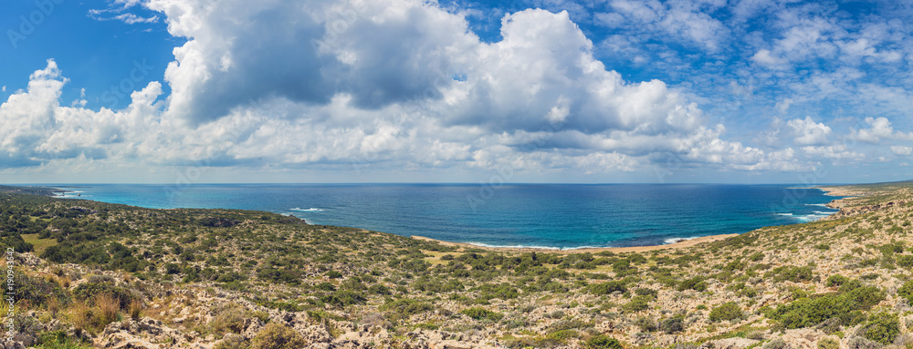 Obraz premium a rocky shore on akamas peninsula