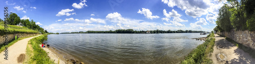 Rheinpanorama bei Eltville am Rhein  Rheingau 