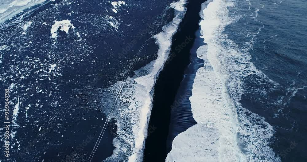 plage de sable noir en vue aérienne, Islande