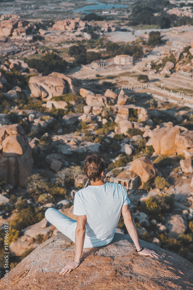 Fototapeta premium Hampi in Indien von Oben Tempel Aussicht genießen