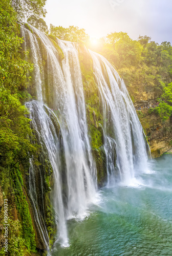 Fototapeta Naklejka Na Ścianę i Meble -  waterfall