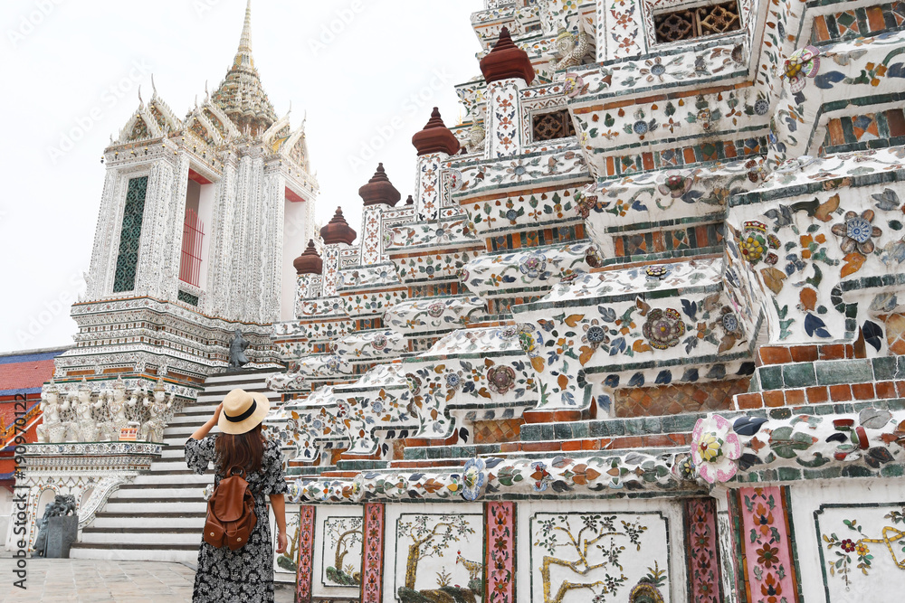 Obraz premium Woman tourist is traveling and sightseeing inside Wat Arun temple in Bangkok, Thailand.