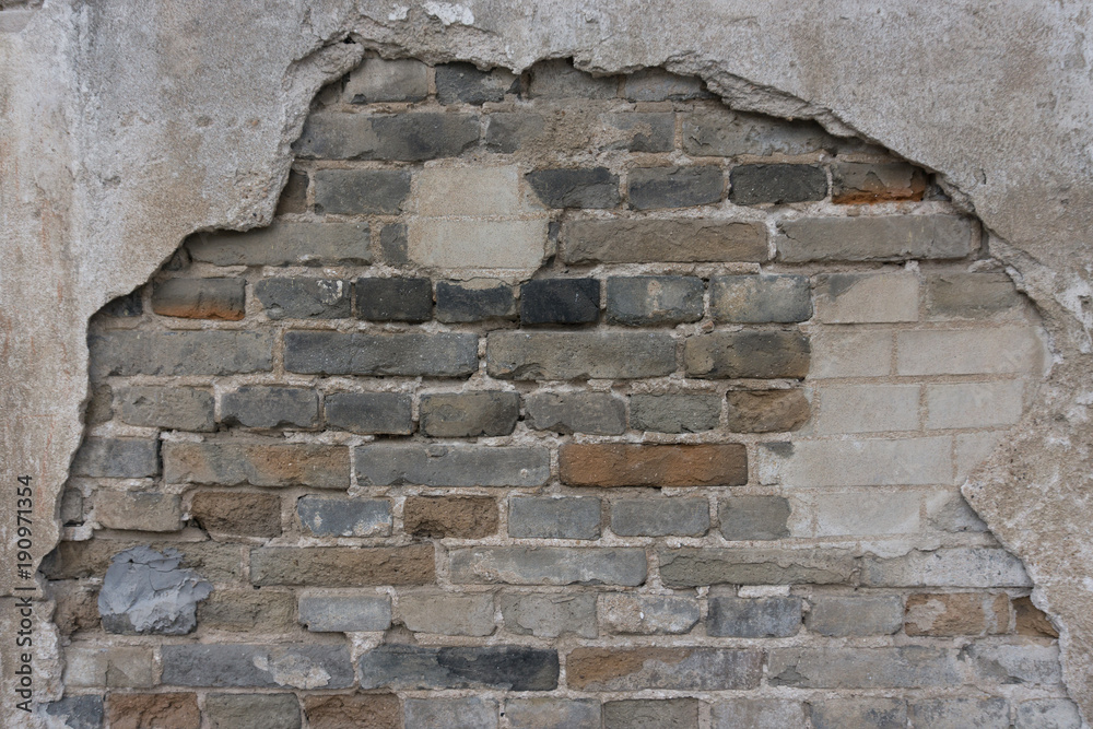 Broken brick wal Broken brick wal