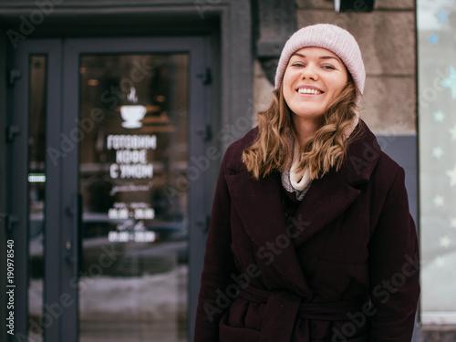 Fashion smiling woman in the city