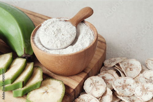 Bilde på lerret Raw and dried green bananas, plantain flour, Resistant Starch, prebiotic food, G