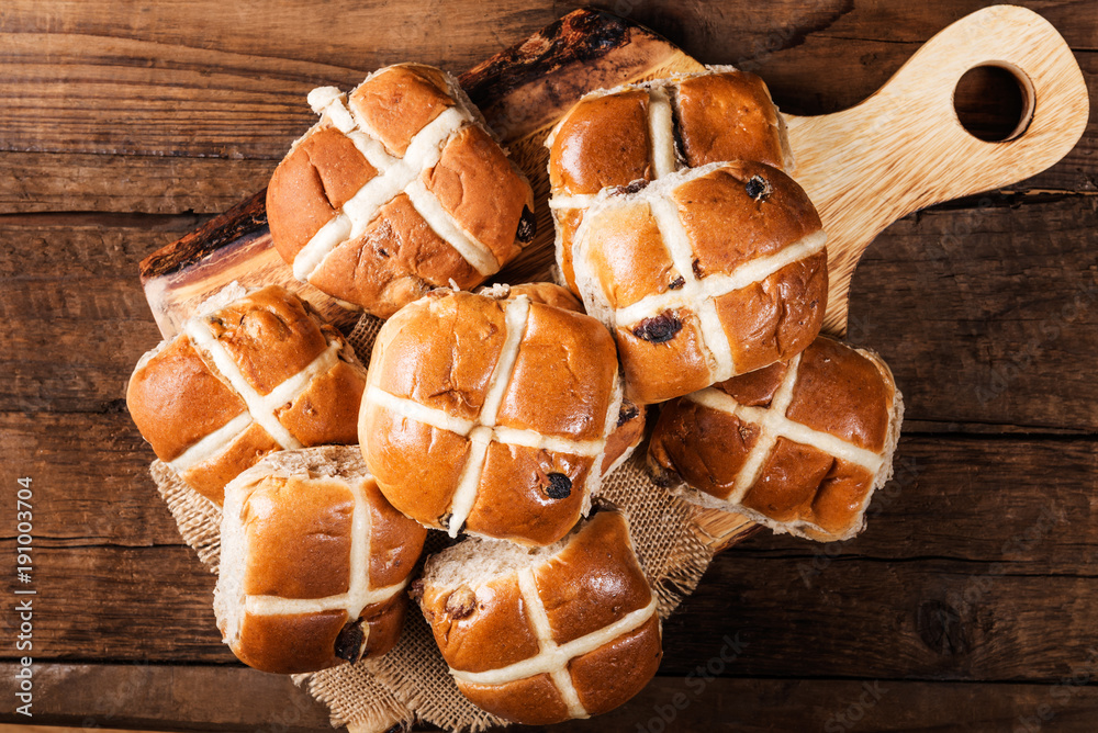 Naklejka premium Easter Breakfast with Hot Cross Buns