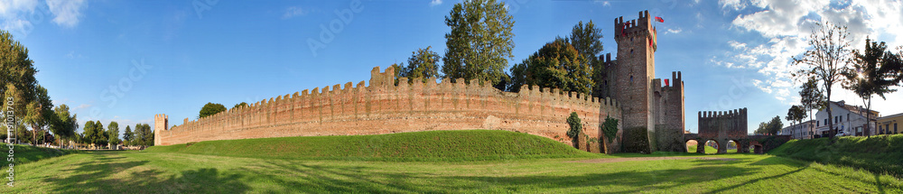Montagnana, esterno della cinta muraria a 360°